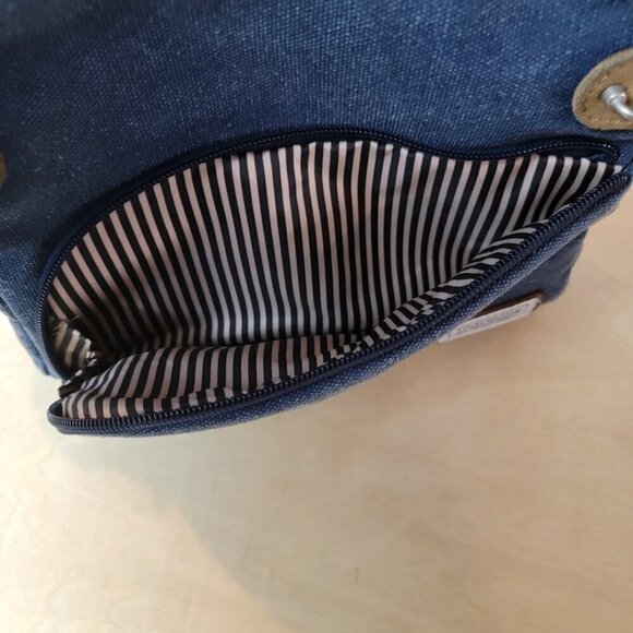 Travelon - Anti-Theft Heritage Crossbody with 5-Point Anti-Theft Protection - Picture 10 of 16